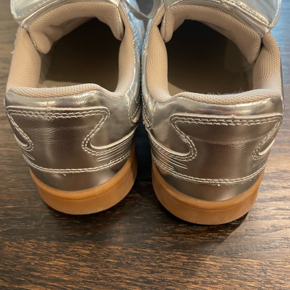 Steve Madden Like New Silver Madrid sneaker - Picture 2 of 10